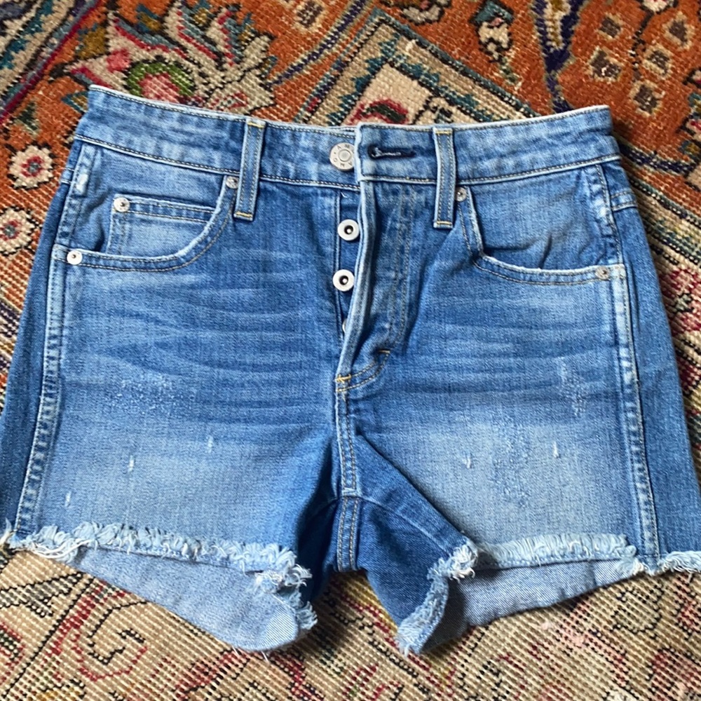 AMO Babe short in dive bar size 25